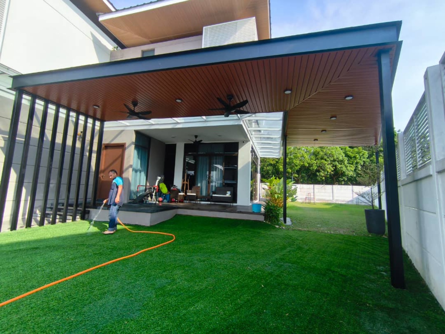 Steel canopy structure